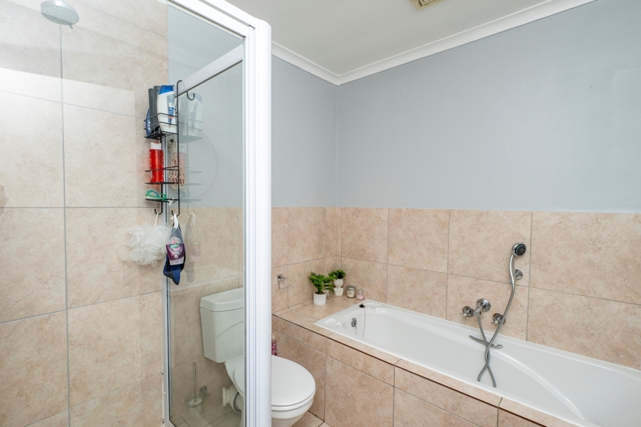 3 Bedroom Property for Sale in Graanendal Western Cape
